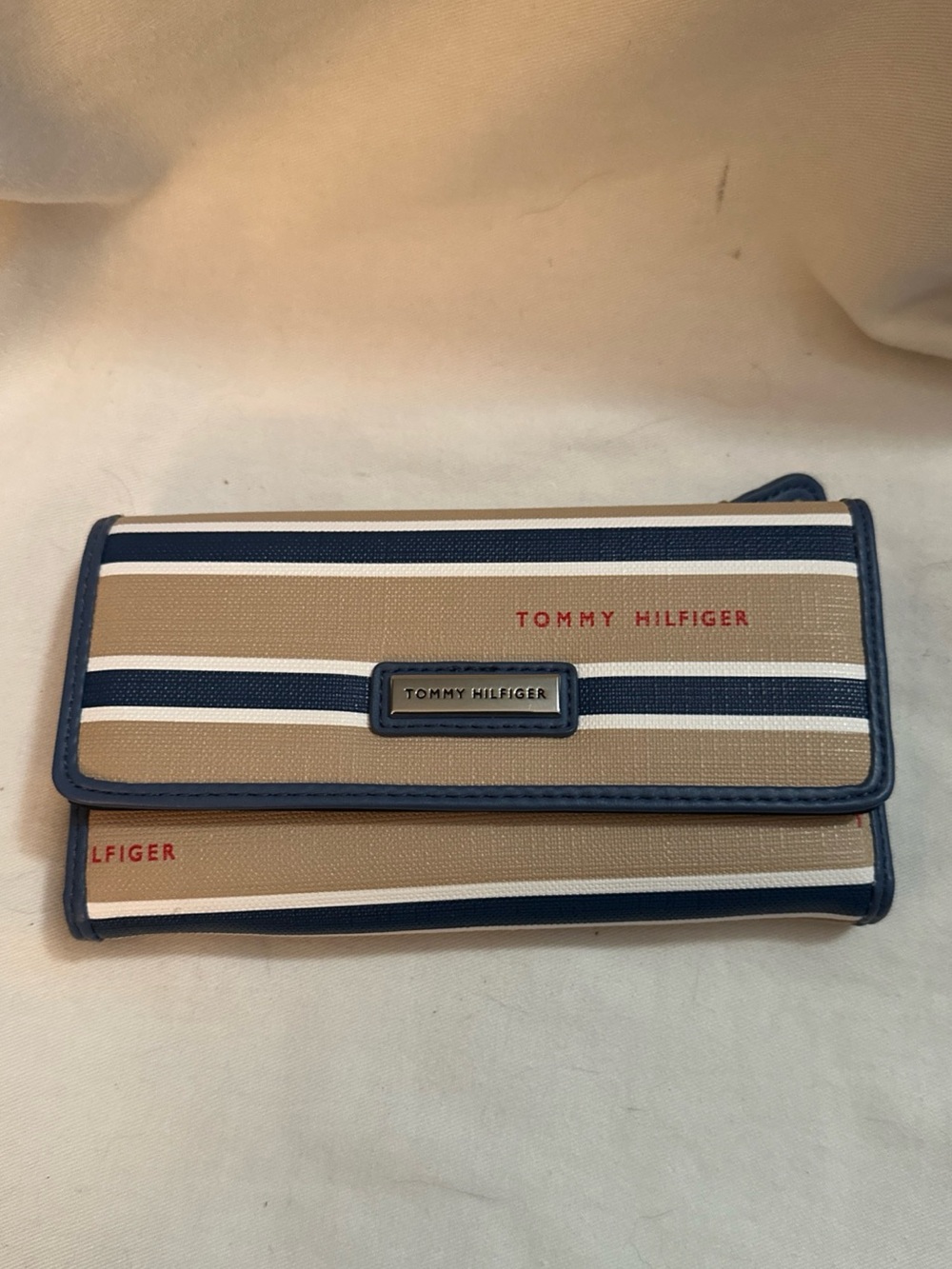 Tommy Hilfiger NWT Stripe Trifold Wallet Beige Navy White Snap Closure